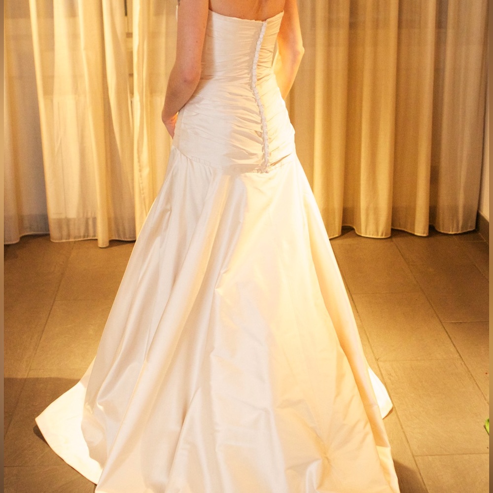 Romona Keveza Strapless mermaid wedding gown, sweetheart neck dry cleaned/boxed.